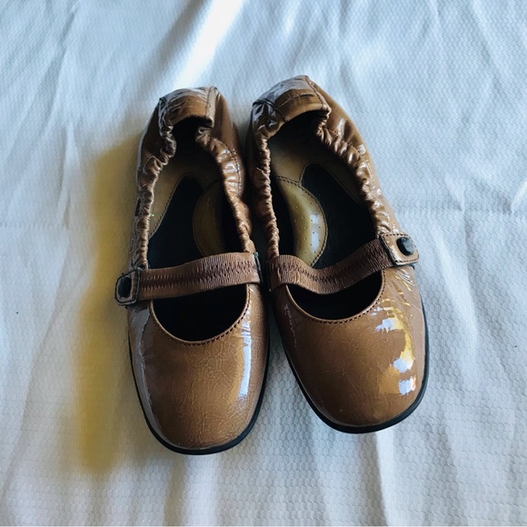 Born Shoes - Born‎ Brown Shoes